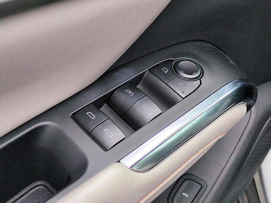 Used 2025 Sterling Gray Metallic Chevrolet FWD LT image 13