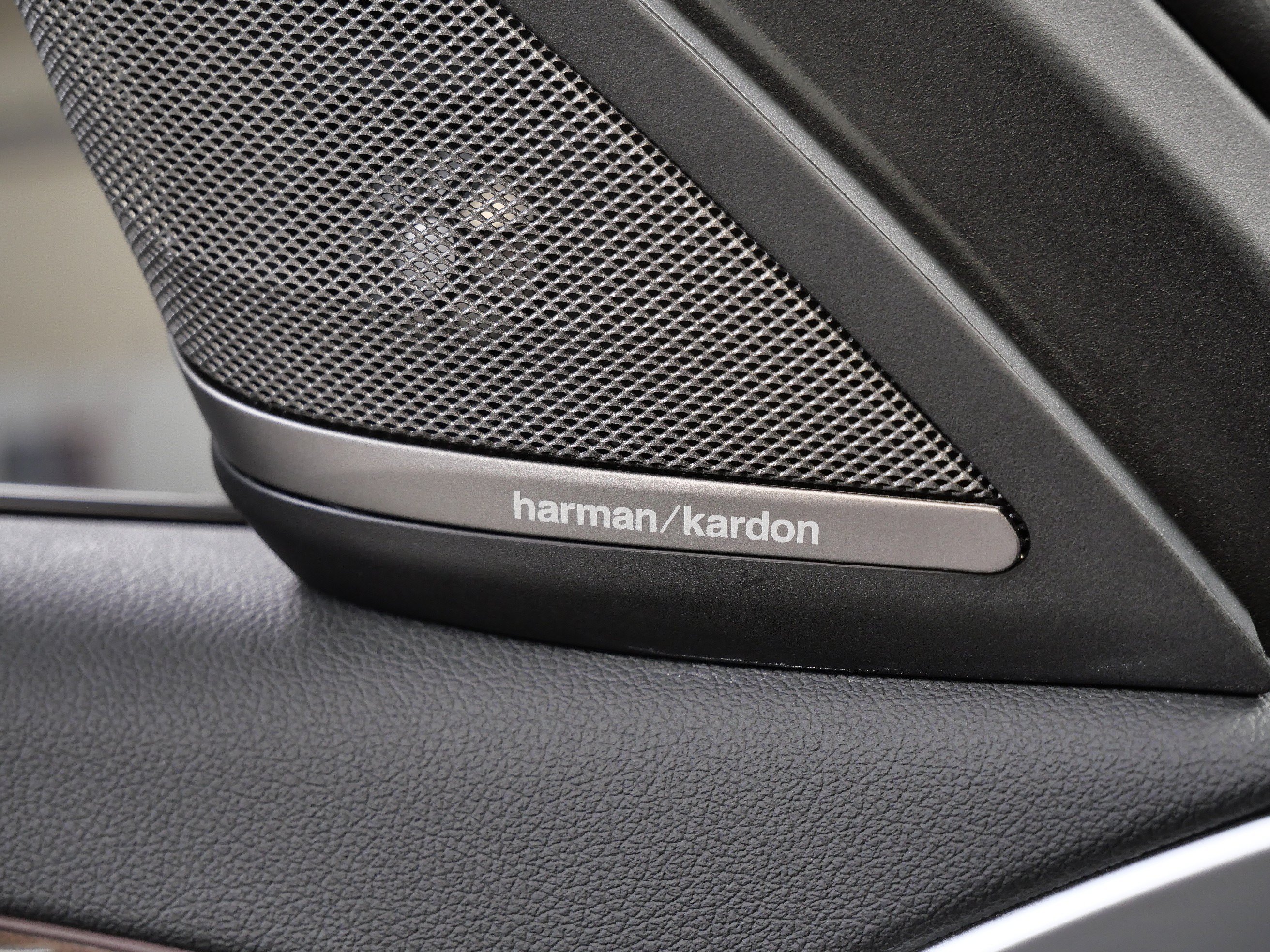 Used 2021 Bernina Grey Amber Effect Metallic BMW 530i xDrive image 33