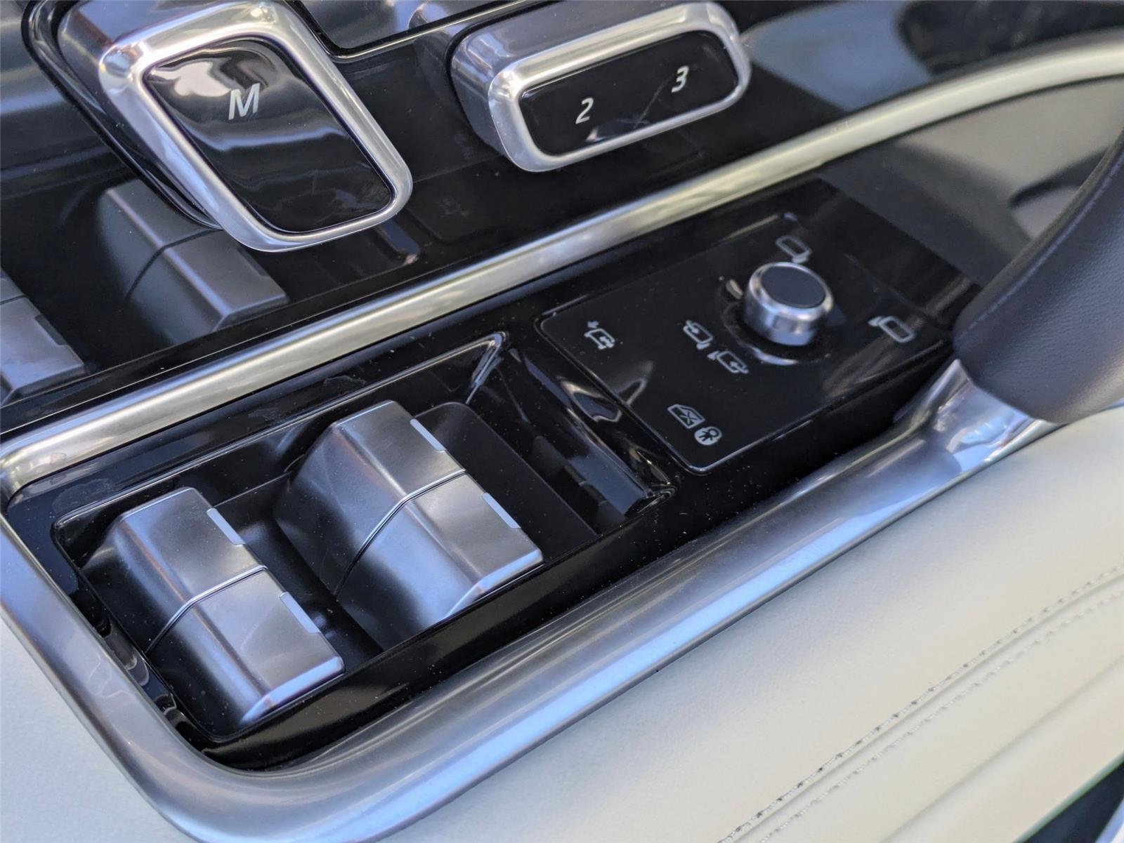 2026 Land Rover Range Rover SE - Photo 12