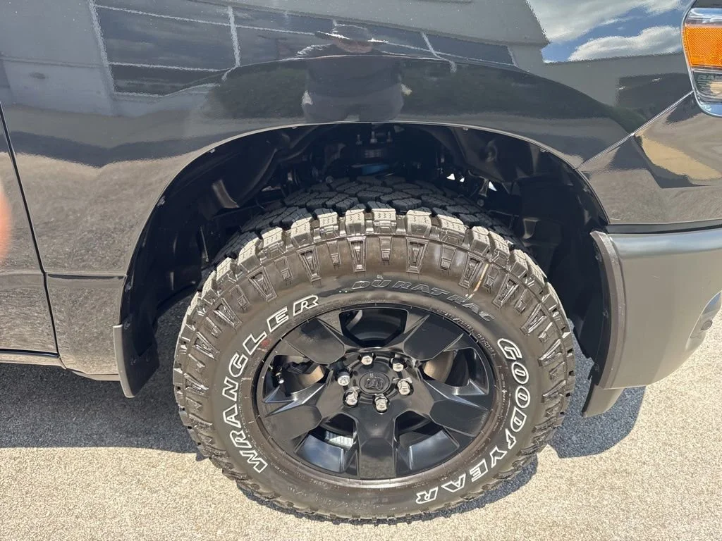New 2026 Diamond Black Crystal Pearl-Coat Exterior Paint RAM Warlock image 36