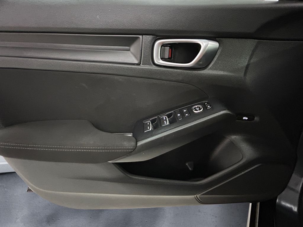 Used 2023  Honda Sport image 12
