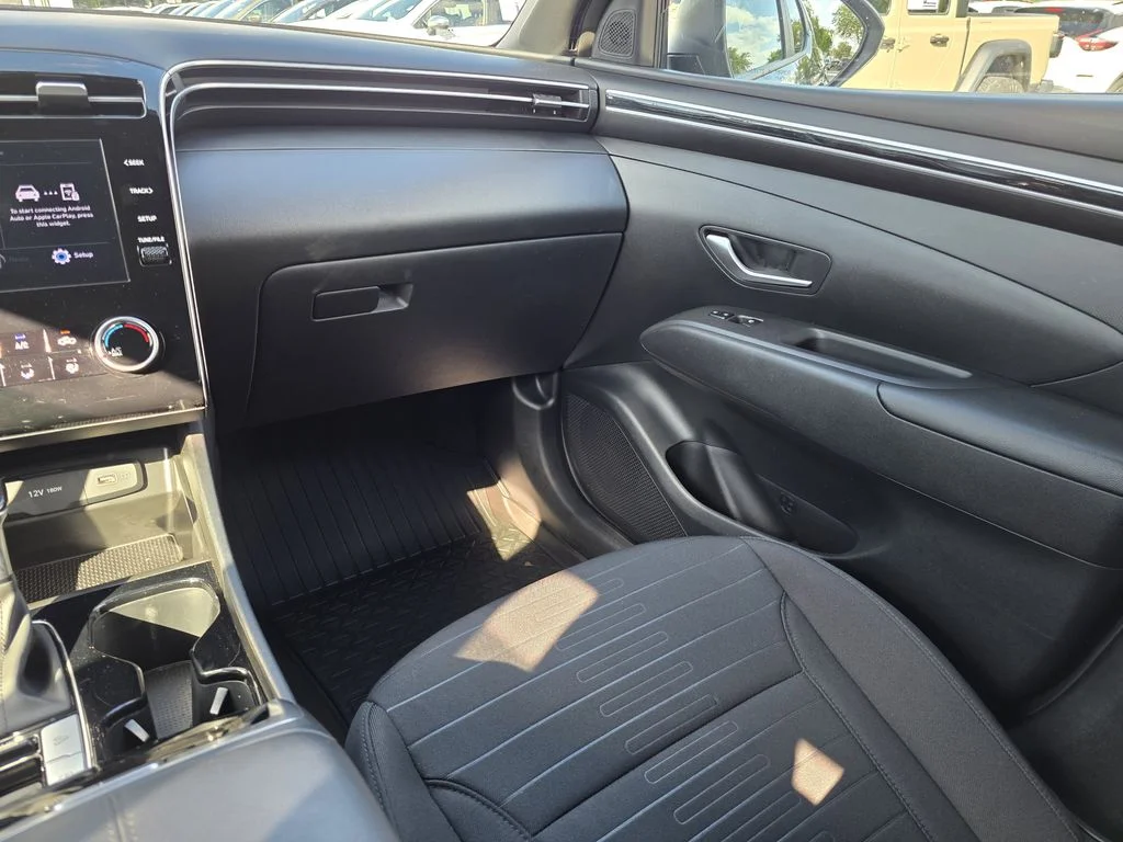 Used 2024 Black Hyundai SE image 13