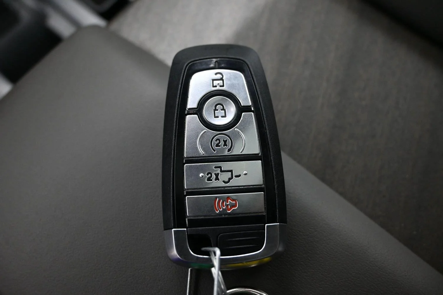 Used 2025 Agate Black Ford Platinum image 41