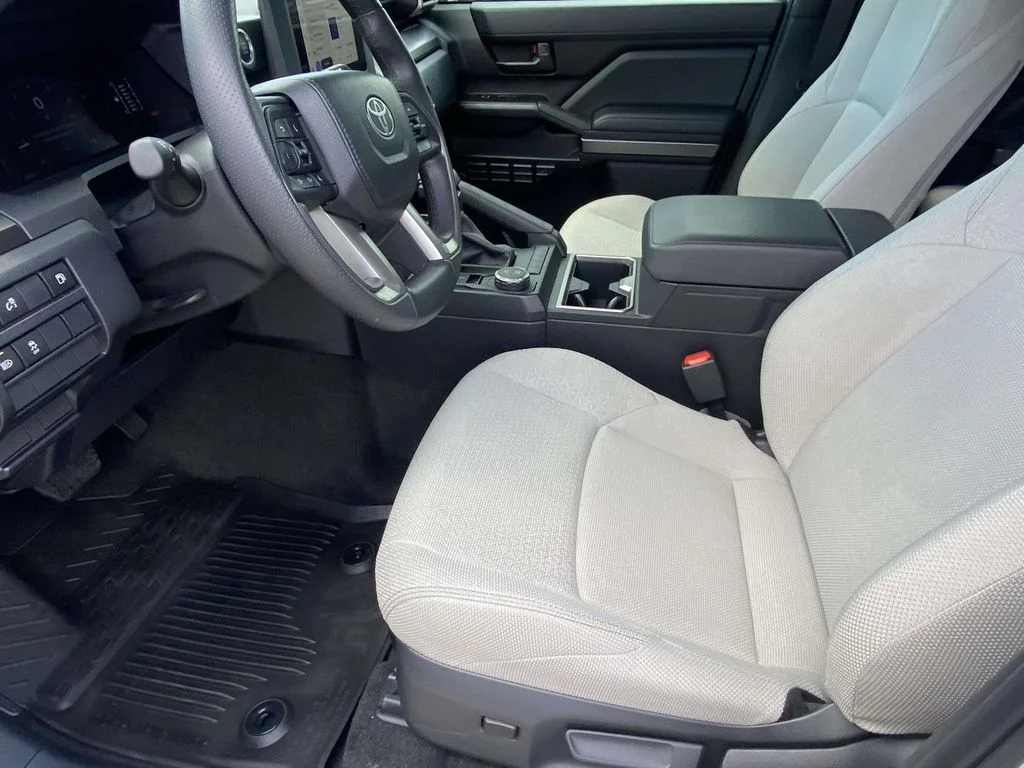 Used 2025 White Toyota SR5 image 17