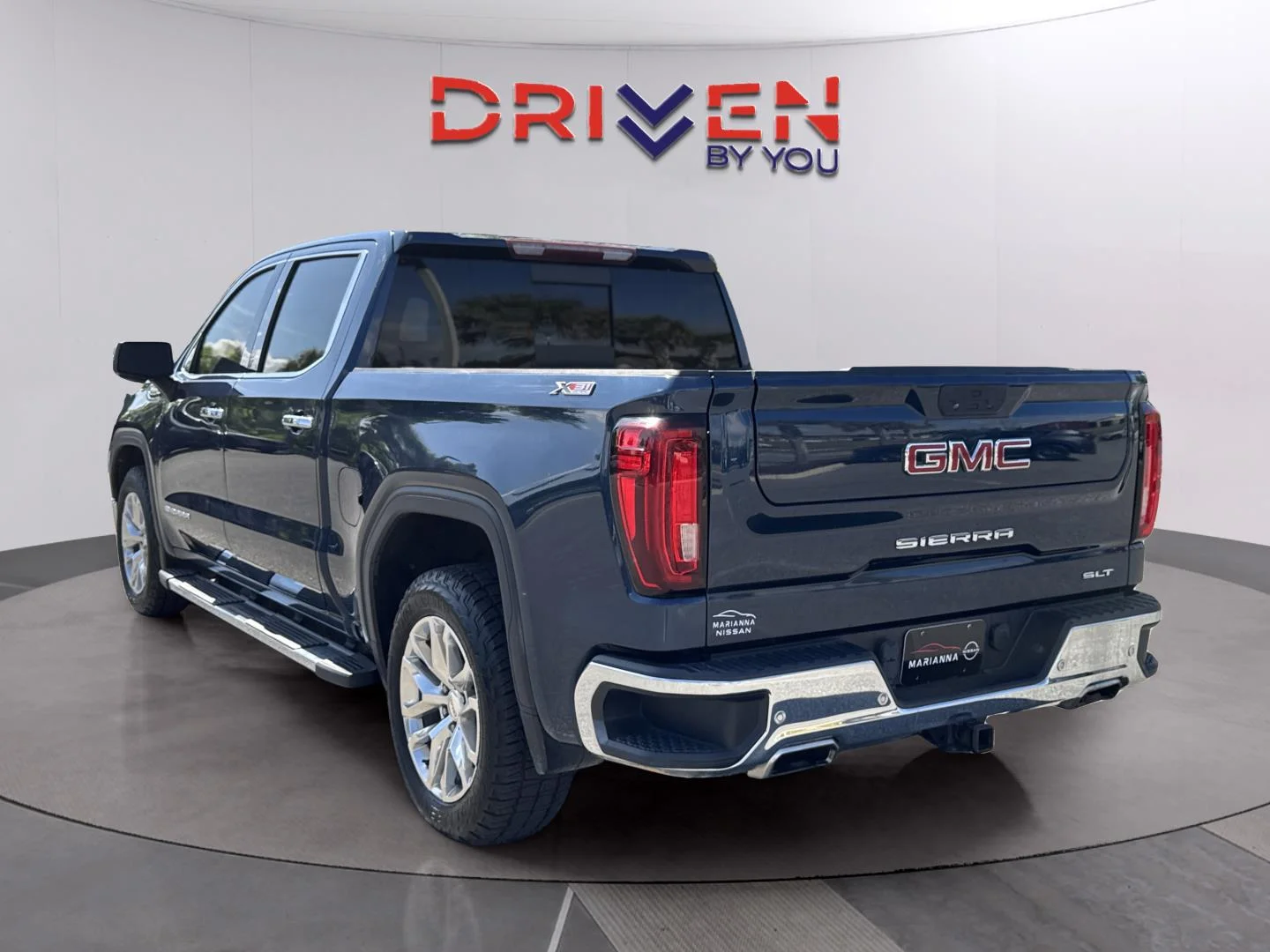 Used 2019 Pacific Blue Metallic GMC SLT image 3