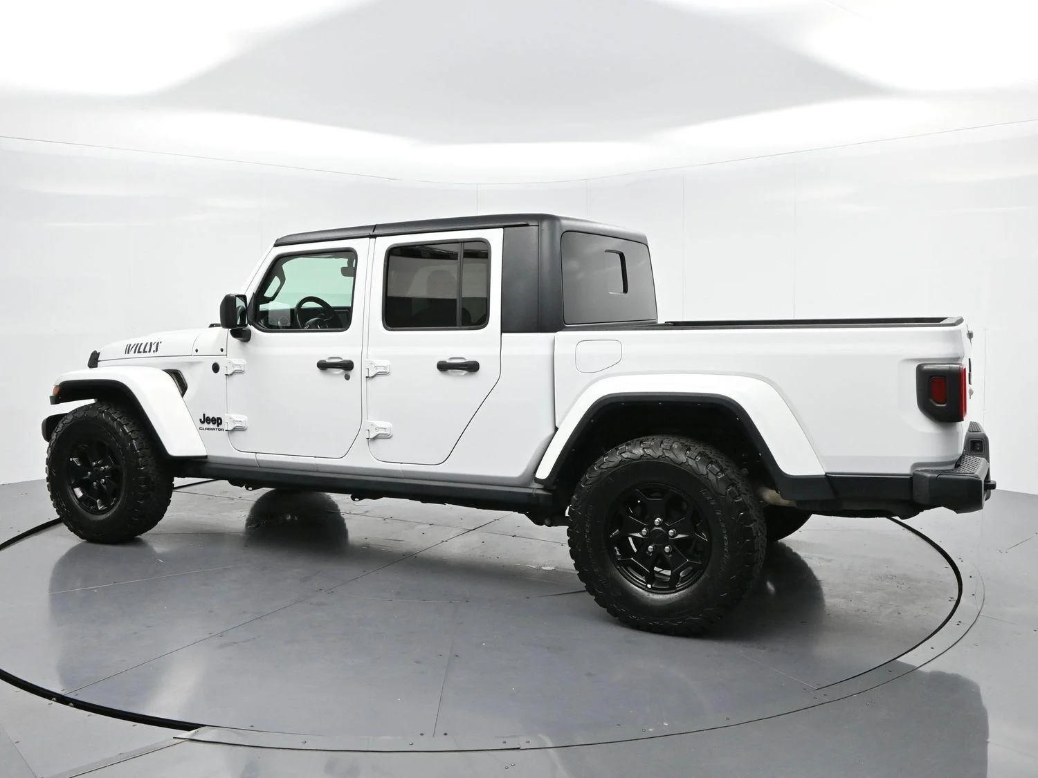Used 2022 White Jeep Willys image 5