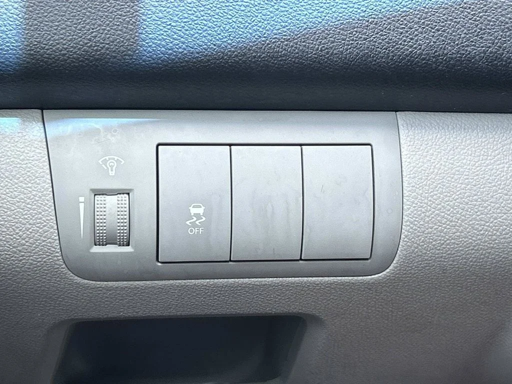 Used 2011 Silver Kia EX image 20