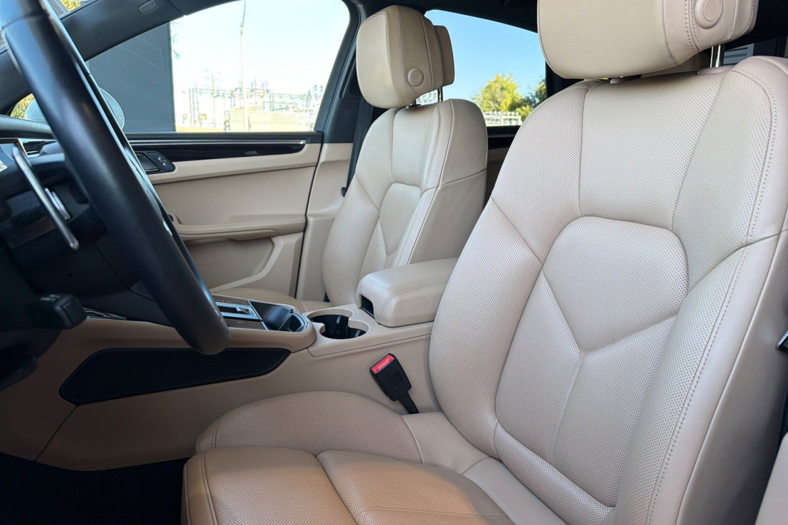 Certified Used 2022 WHITE Porsche  image 5