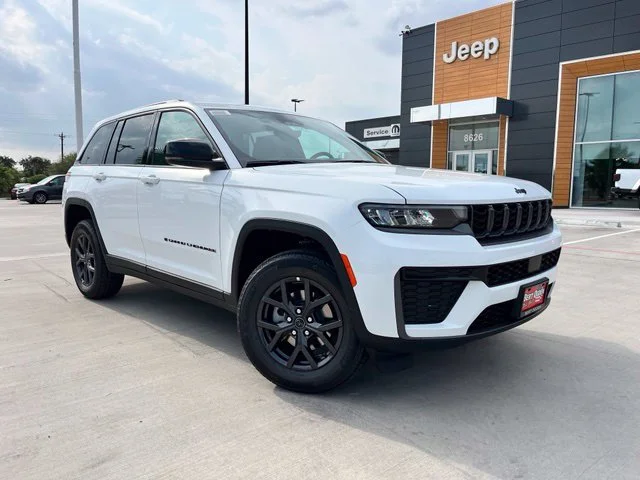 2027 Jeep Grand Cherokee Laredo Altitude