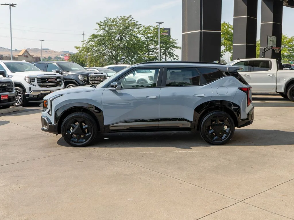 New 2027 Pale Gray Kia X-Line S image 4