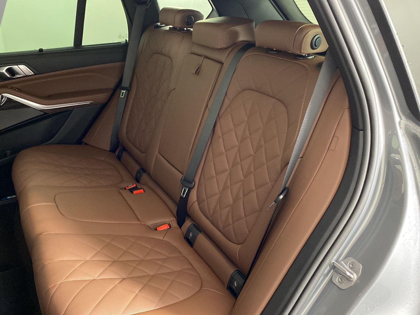 New 2026 Skyscraper Grey Metallic BMW  image 21
