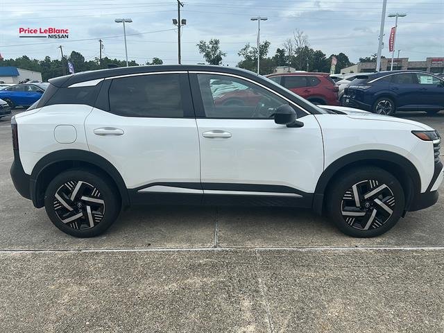 Used 2025 Aspen White/Super Black Nissan SV image 4
