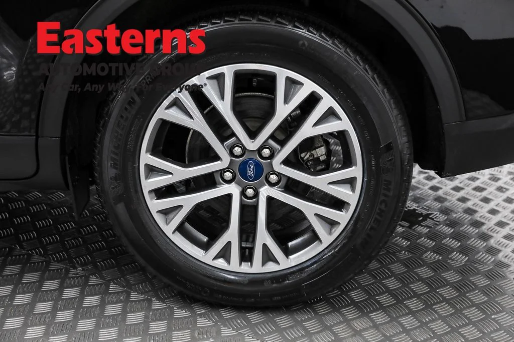 Used 2021 Black Ford SEL image 33
