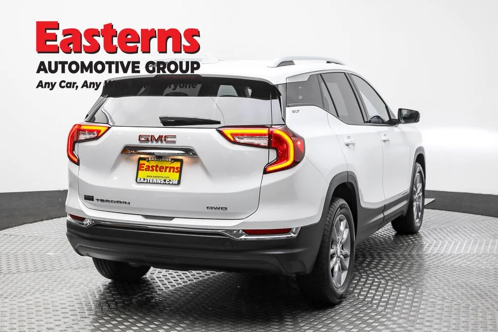 Used 2024 White GMC SLT image 5