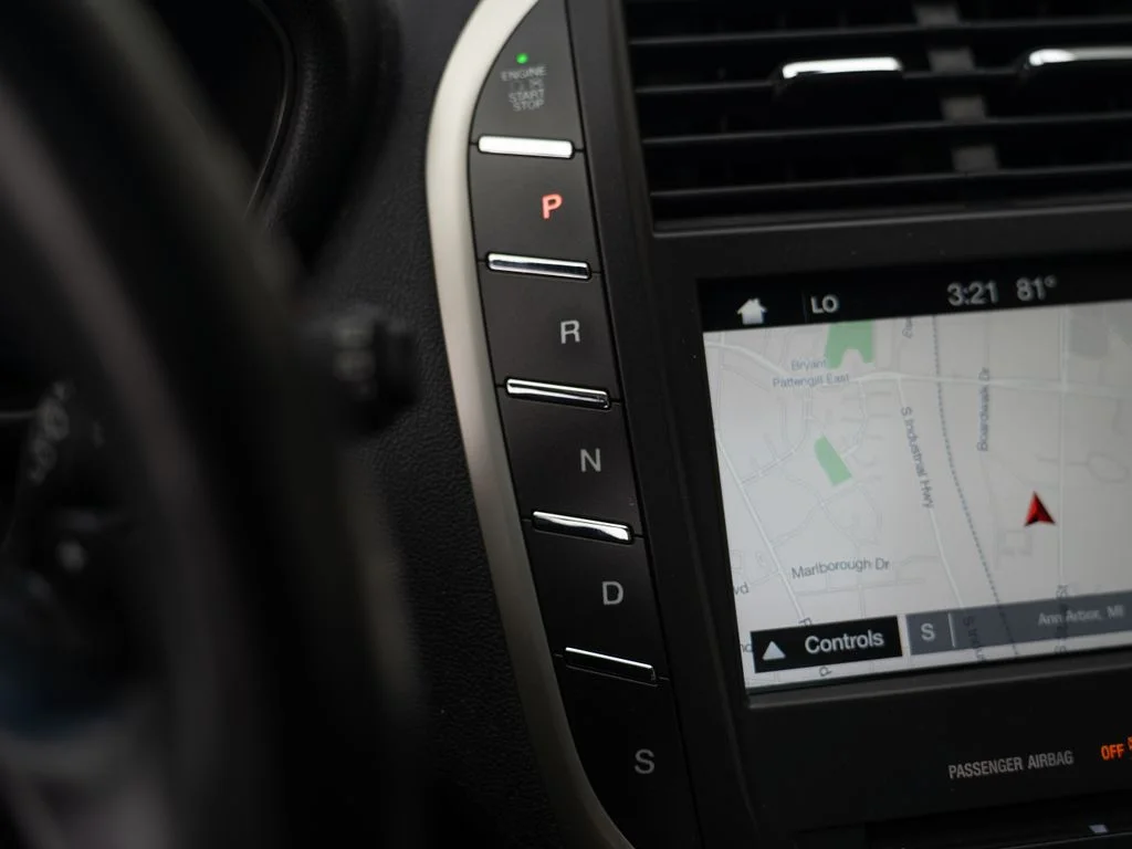 Used 2017 Black Lincoln Reserve image 28