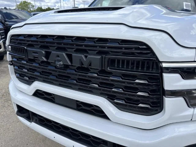 New 2027 Bright White Clear-Coat Exterior Paint RAM Limited image 6