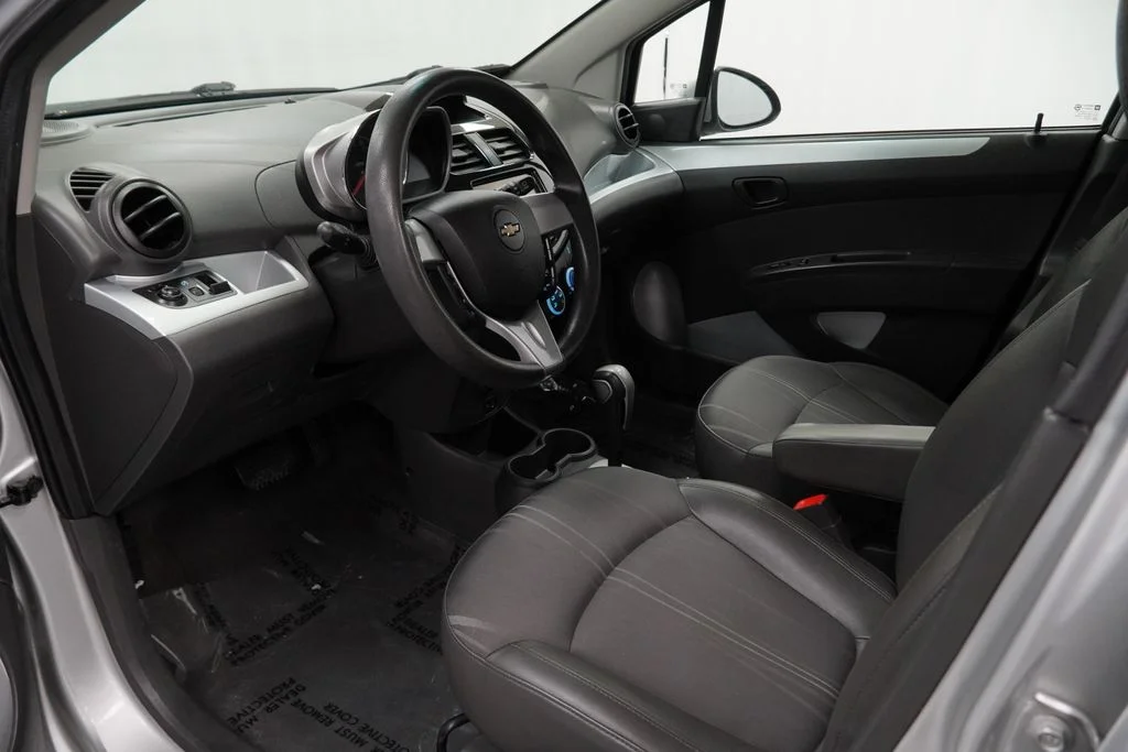 Used 2015 Silver Chevrolet 1LT image 16