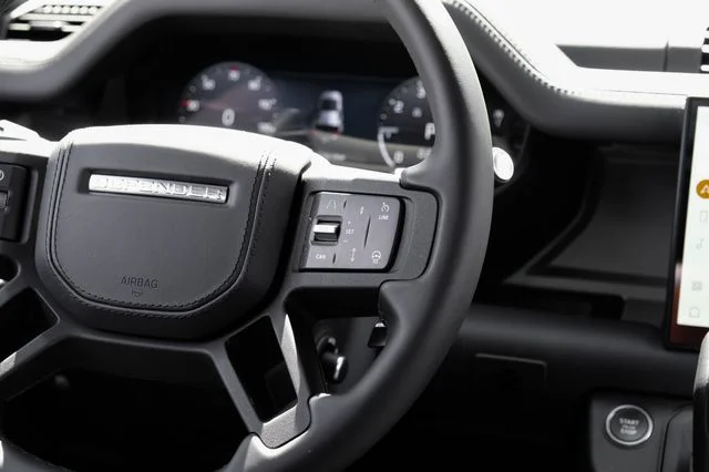 2025 Land Rover Defender V8 - Photo 25