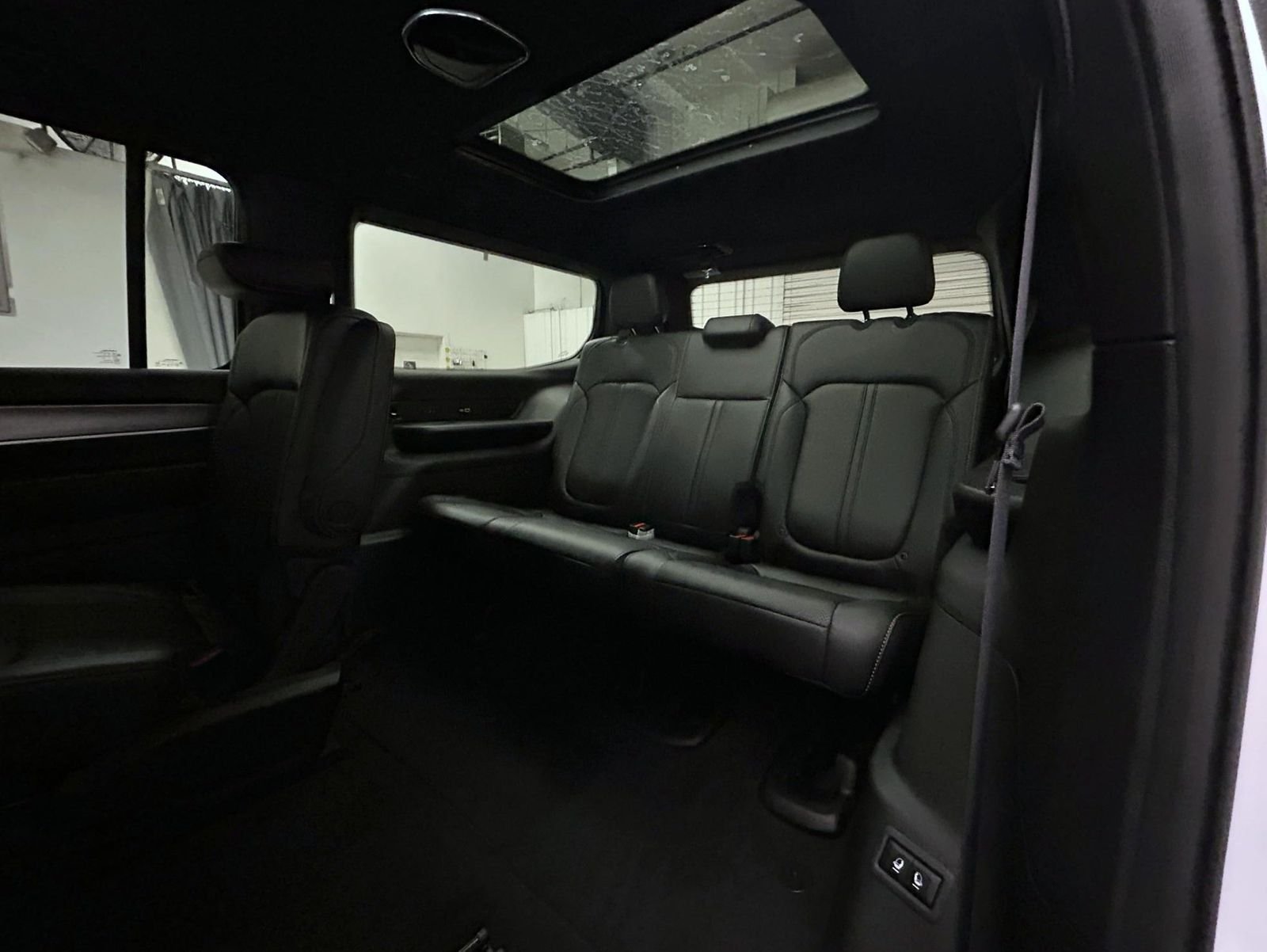 New 2026 Bright White Clear-Coat Exterior Paint Jeep 85th Anniversary Edition image 18
