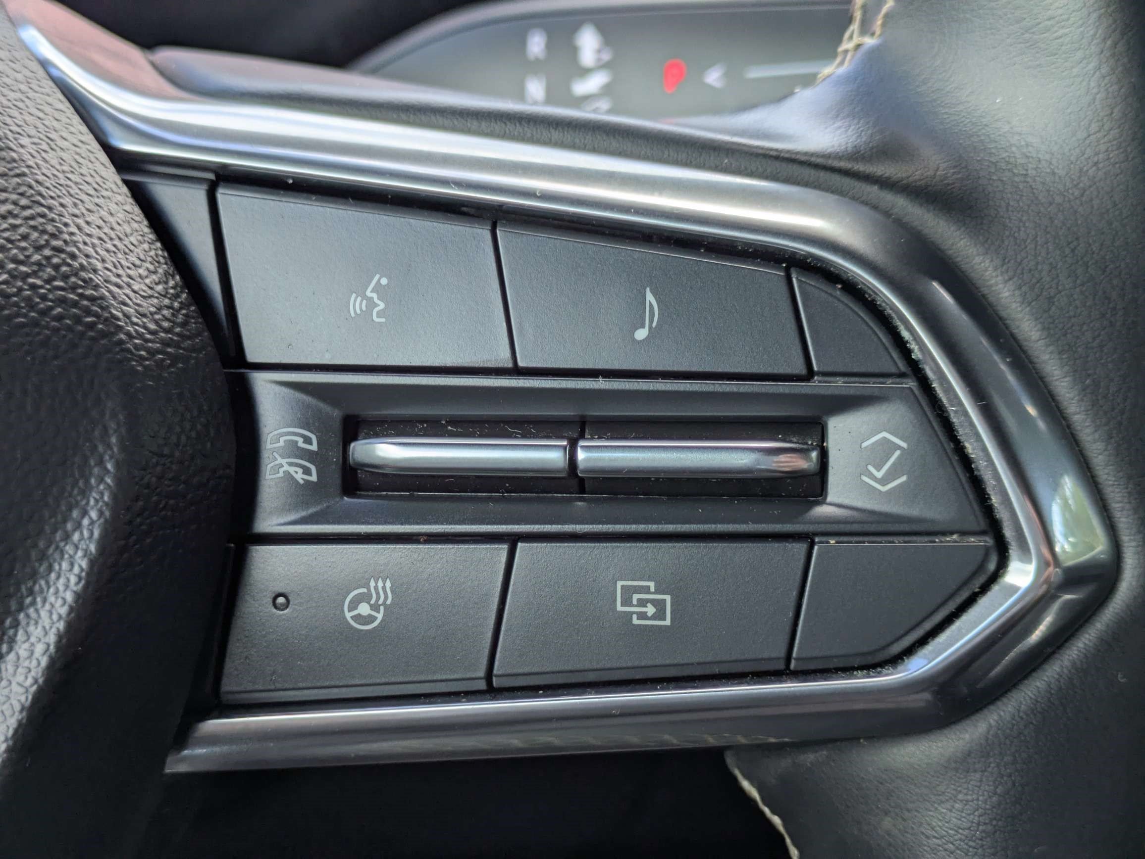 Used 2024 Iridescent Pearl Tricoat Chevrolet LT image 24