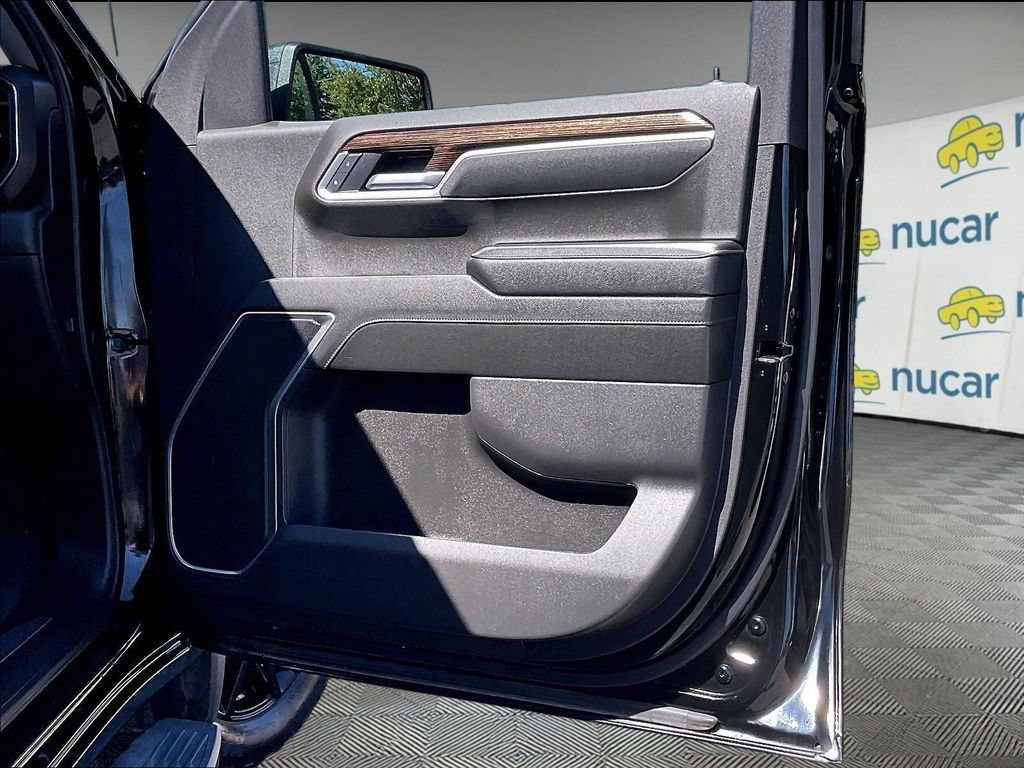 Used 2025 Onyx Black GMC Elevation image 12