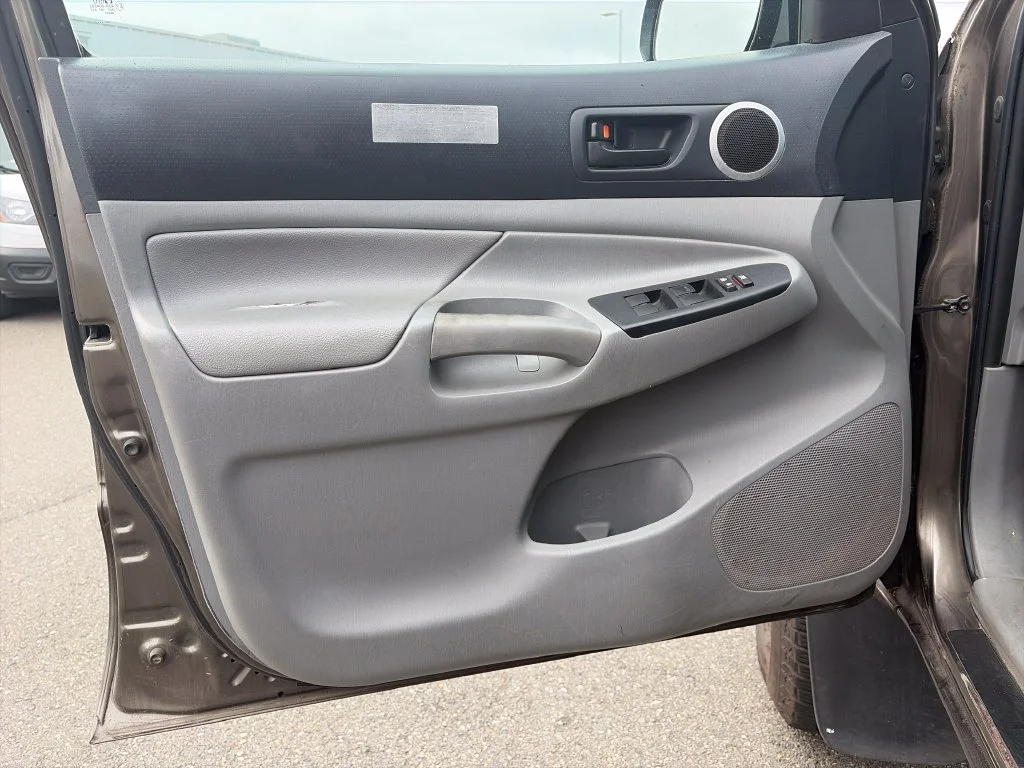 Used 2013 Brown Toyota Base image 16