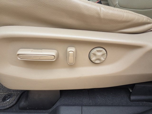 Used 2023 White Honda EX-L image 24