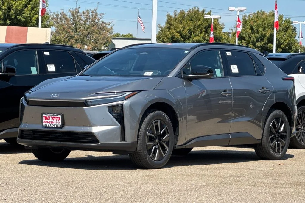 New 2026 Heavy Metal <sup>1</sup> Toyota  XLE image 11