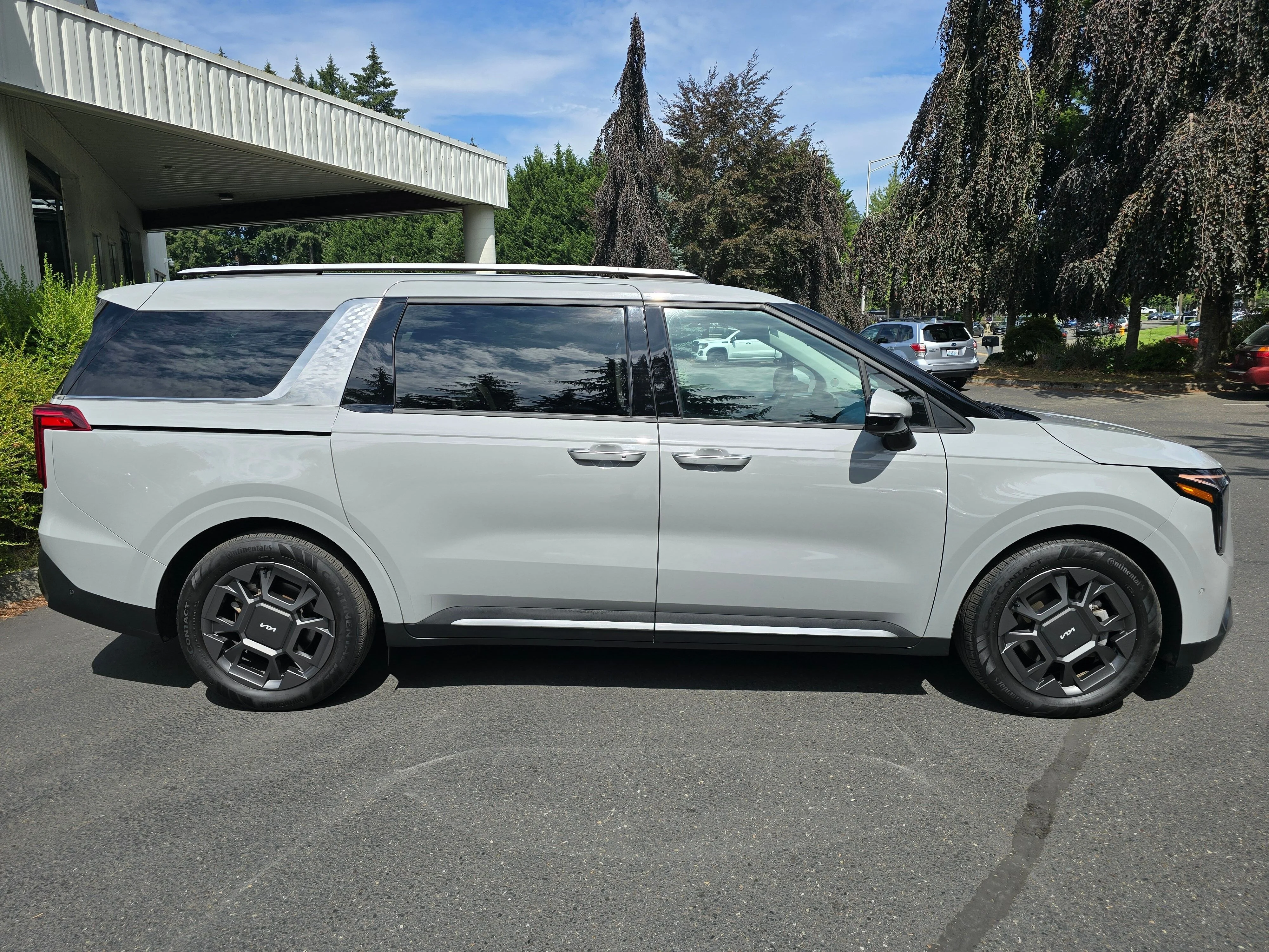 Used 2025 Ceramic White Kia SX image 3