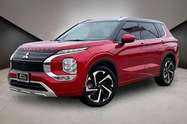 2023 Mitsubishi Outlander SEL 2WD's photo