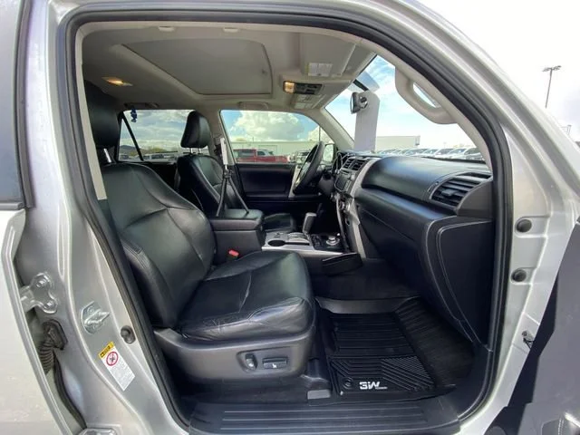 Used 2013 Silver Toyota SR5 image 24
