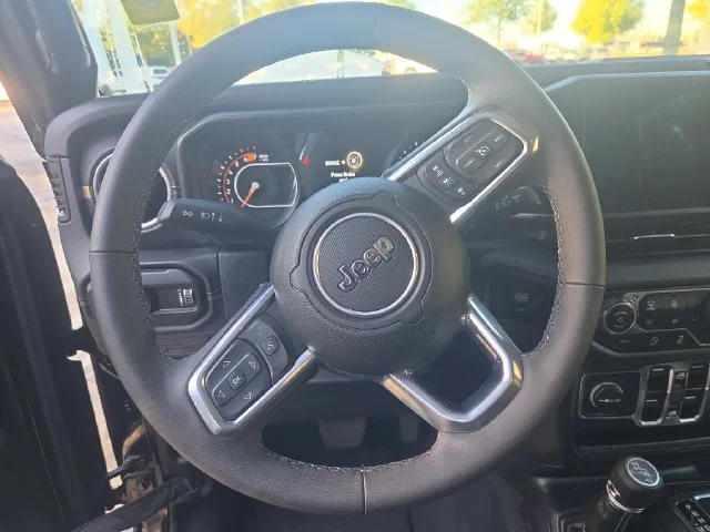 Used 2025 Black Jeep Sahara image 17