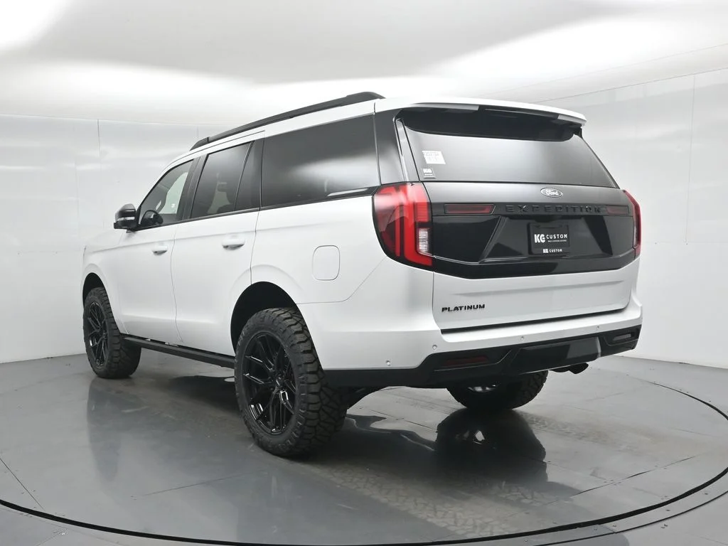 New 2025 Oxford White Ford Platinum image 27