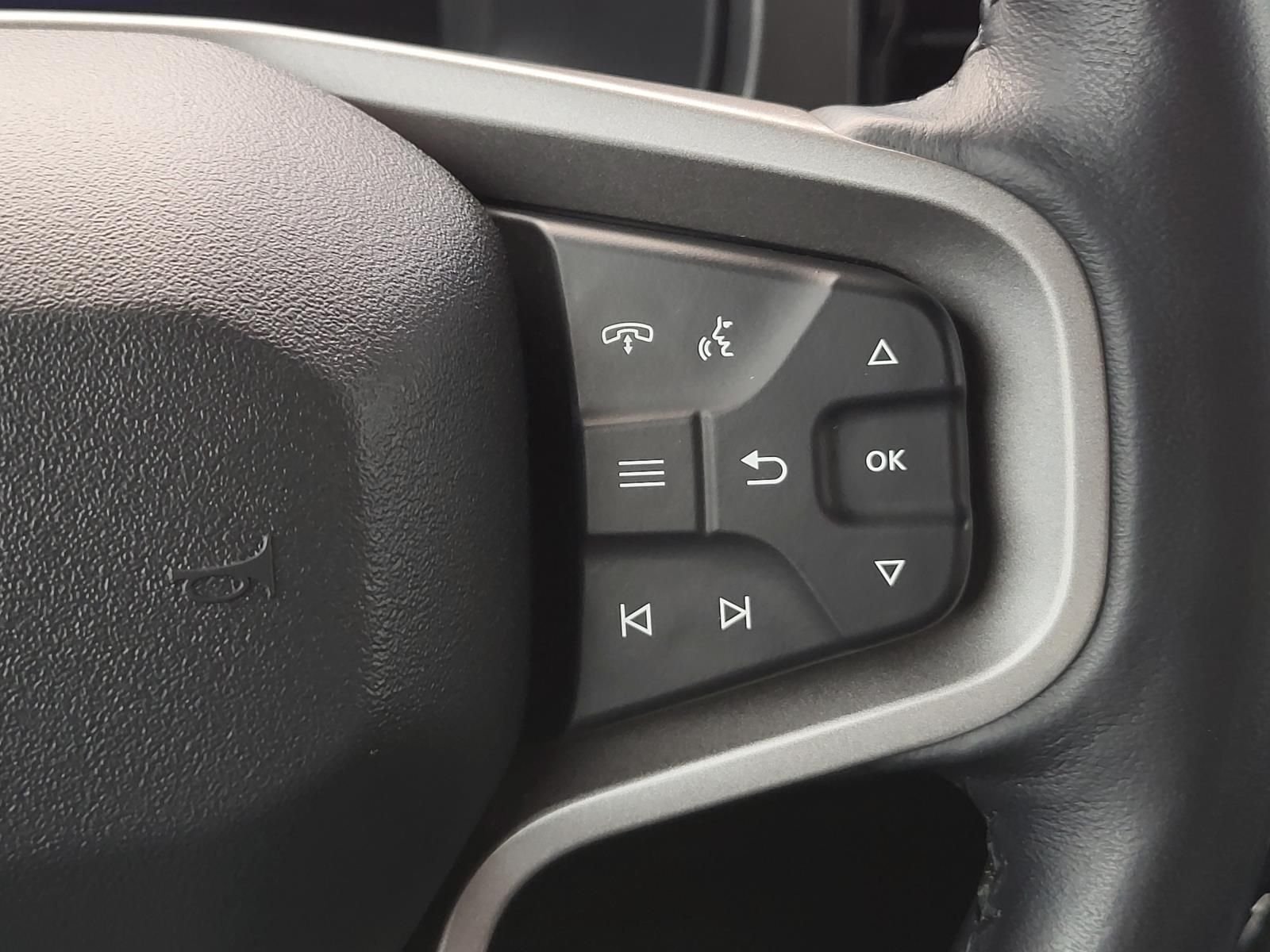 Used 2024 Oxford White Ford Badlands image 32
