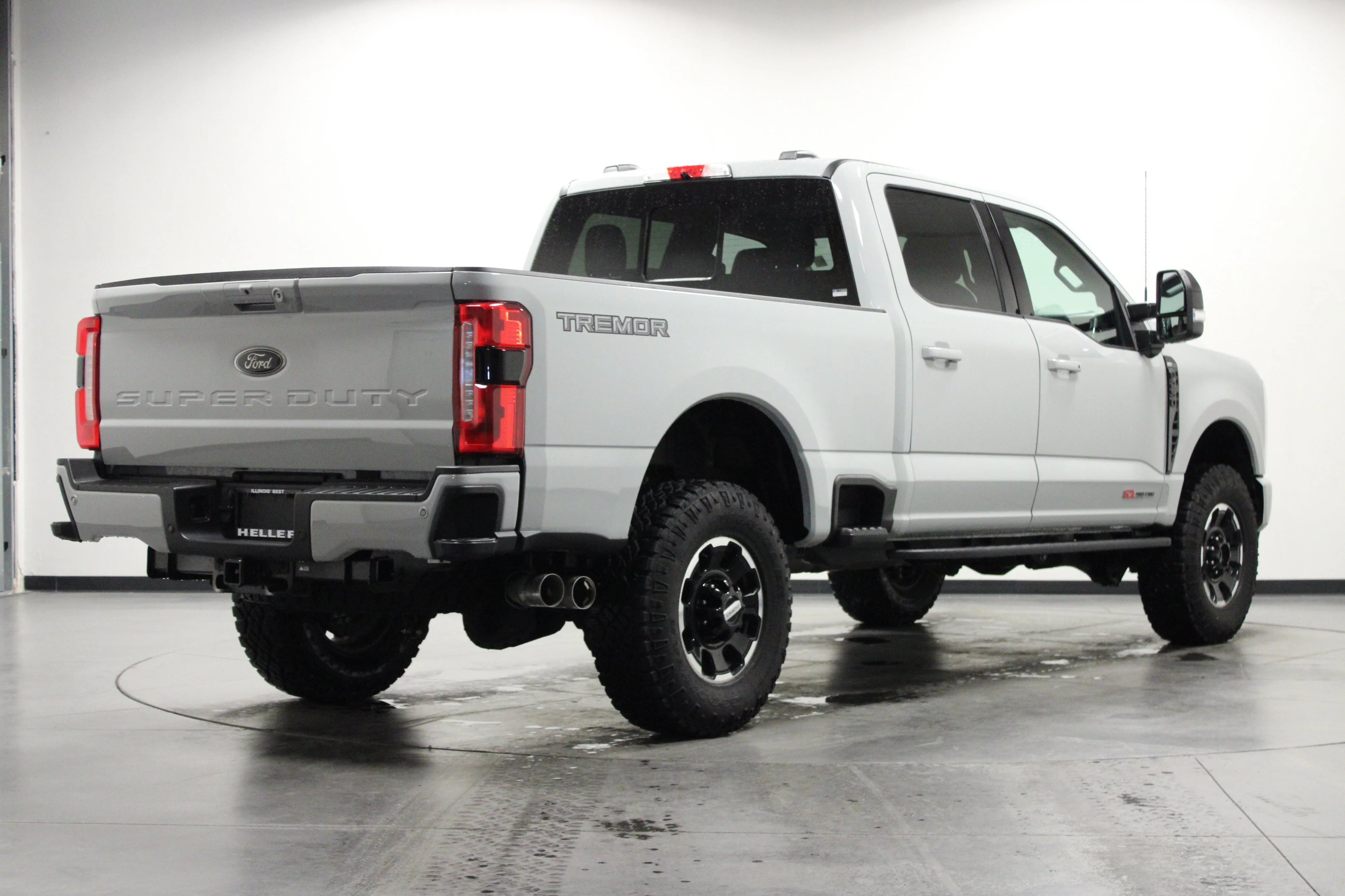 Used 2025 Avalanche Ford XLT image 4