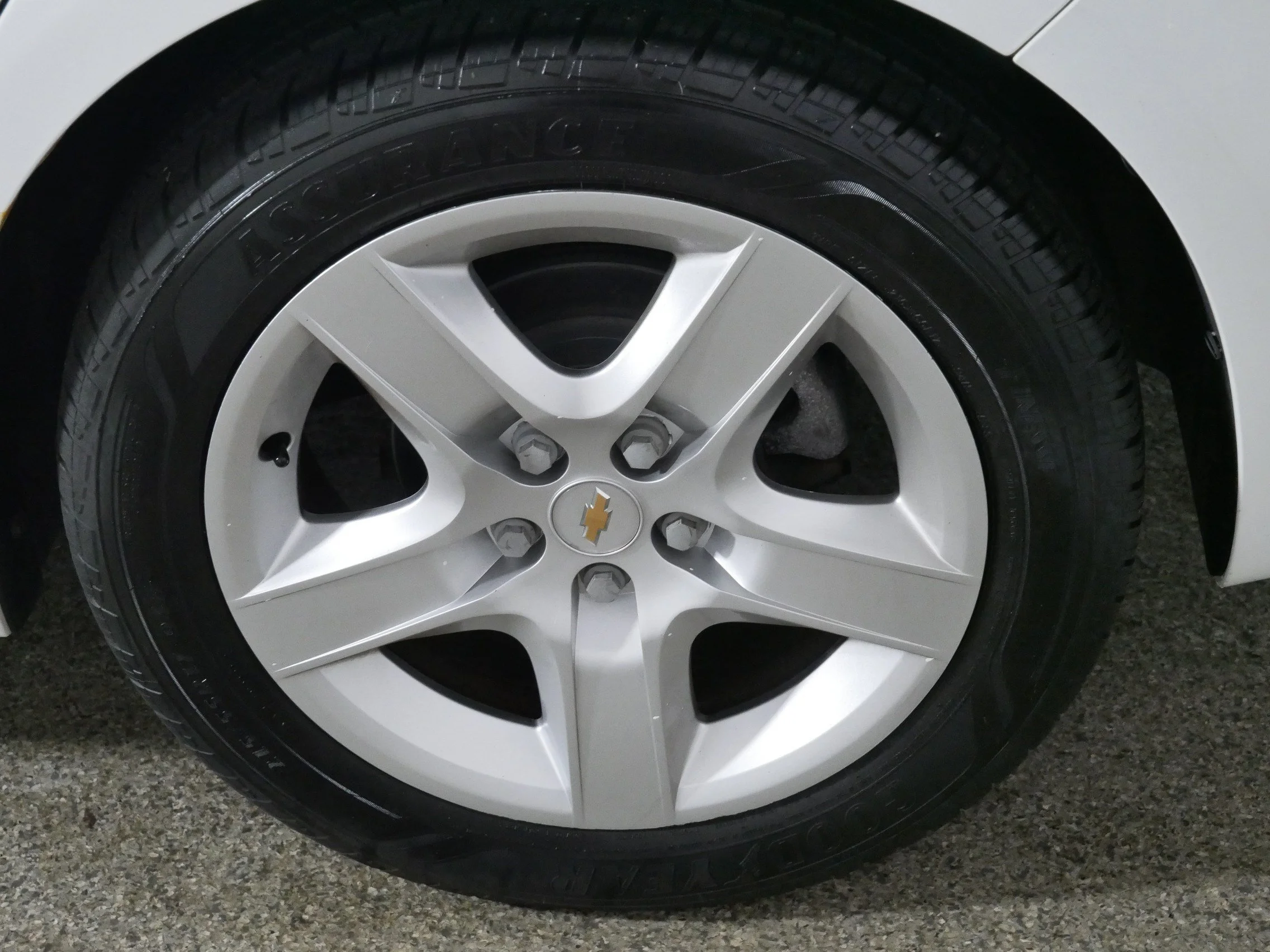 Used 2011 Summit White Chevrolet LS w/1LS image 15