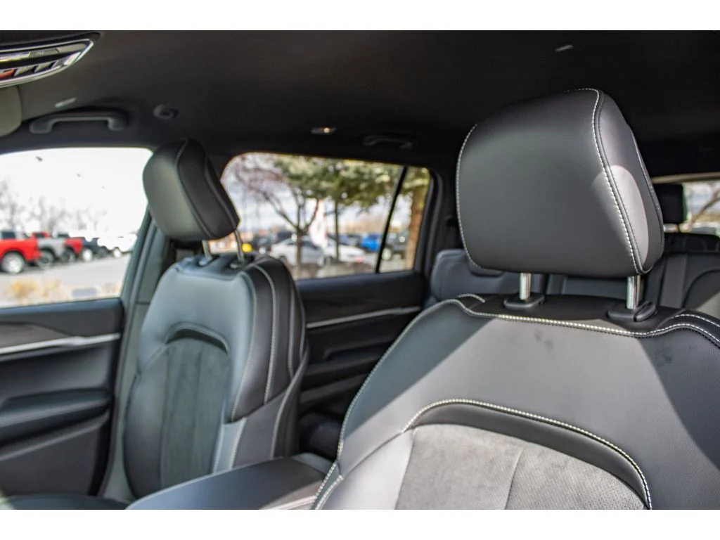 New 2026 Bright White Clearcoat Jeep Laredo Altitude image 15