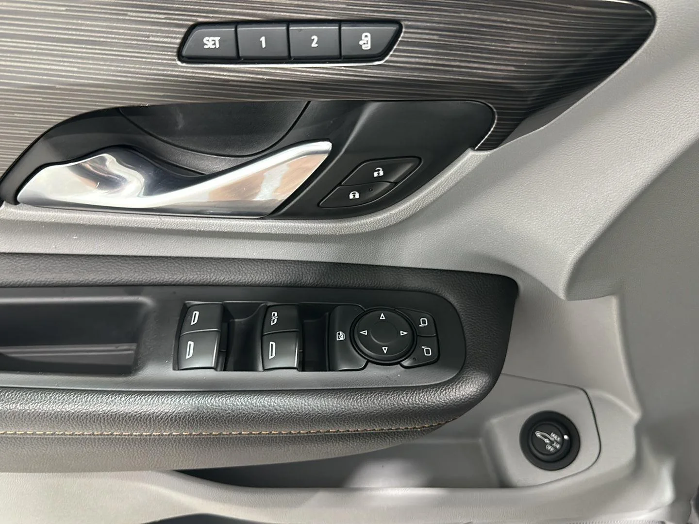 Used 2019 EBONY TWILIGHT METALLIC GMC SLT image 19