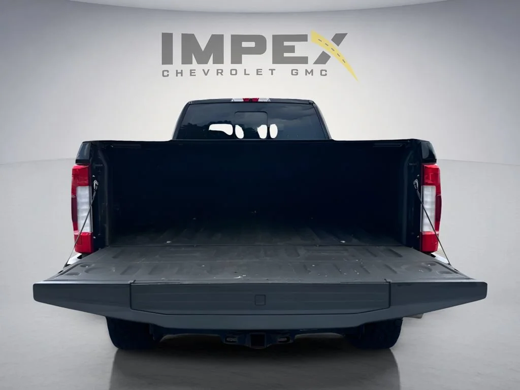 Used 2018  Ford XL image 32