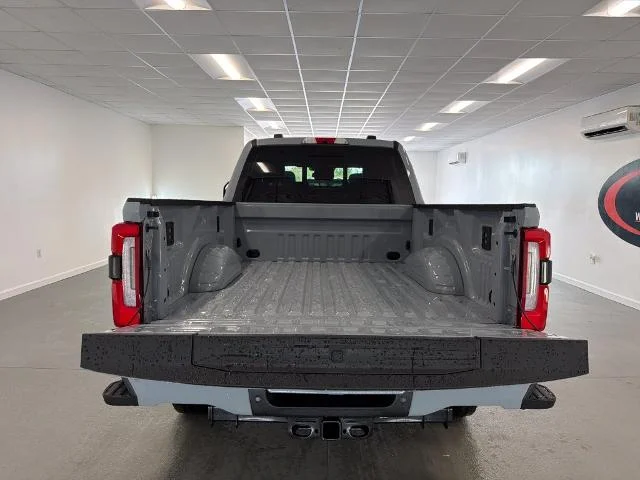 New 2026 Glacier Gray Metallic Tri-Coat Ford F-250® Platinum® image 30