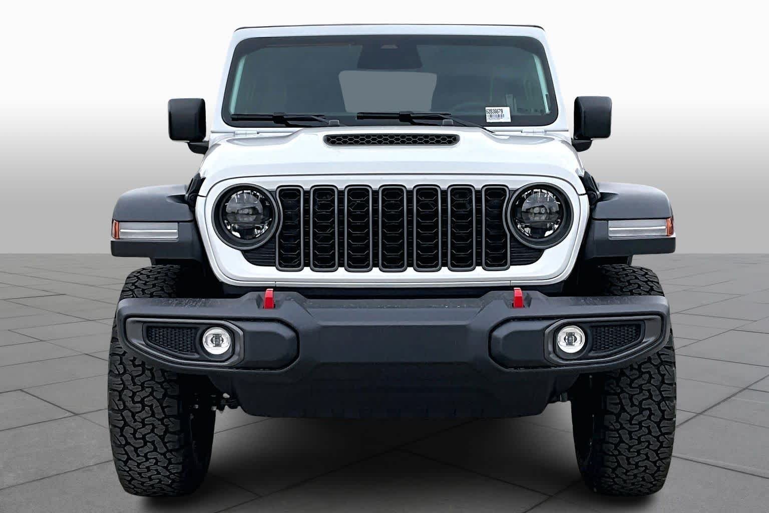 New 2026 Bright White Clear-Coat Exterior Paint Jeep Rubicon image 4