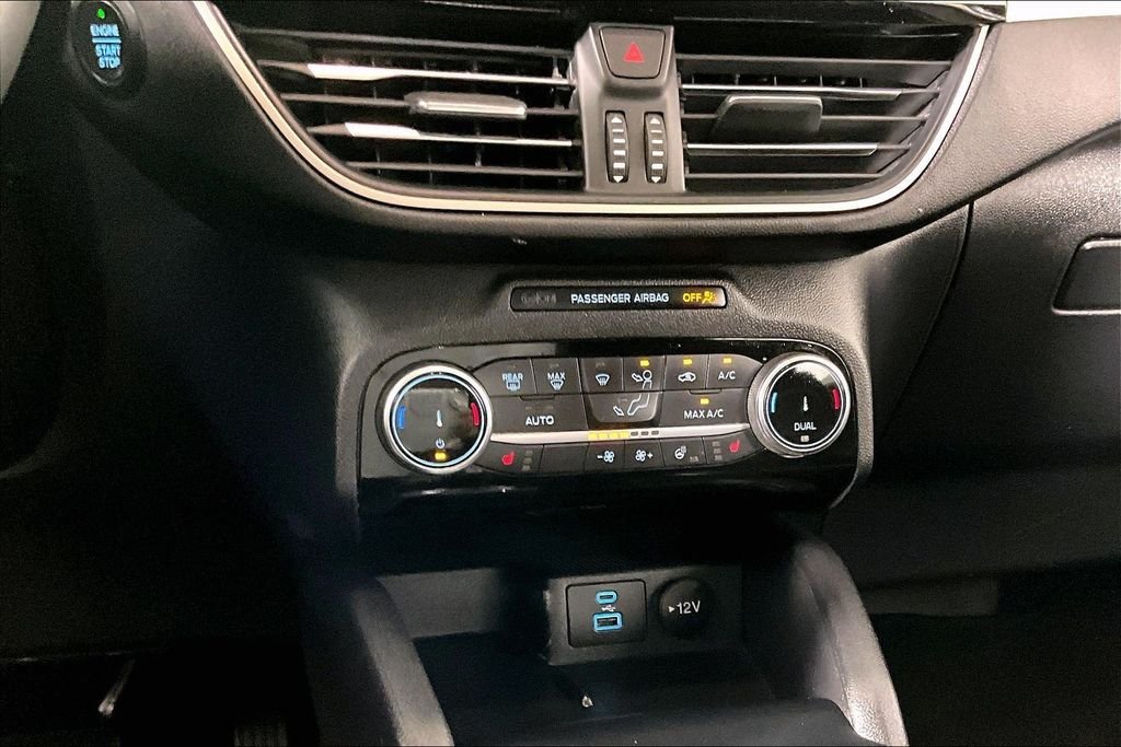 Used 2022 Black Ford SEL image 7