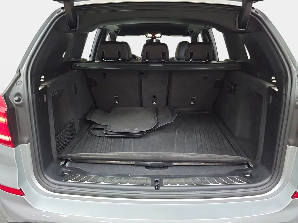 Used 2019 Silver BMW xDrive30i image 14