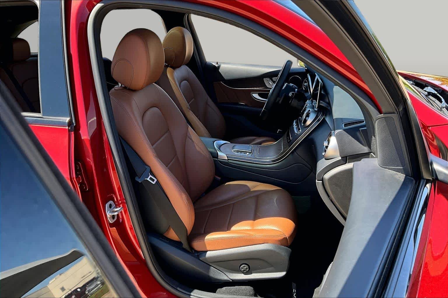 Used 2021 designo Cardinal Red Metallic Mercedes-Benz GLC 300 image 9