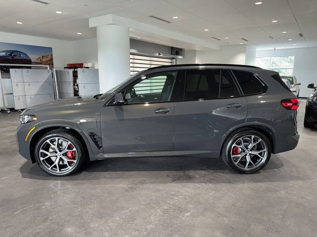 New 2026 Dravit Grey Metallic BMW xDrive50e image 4