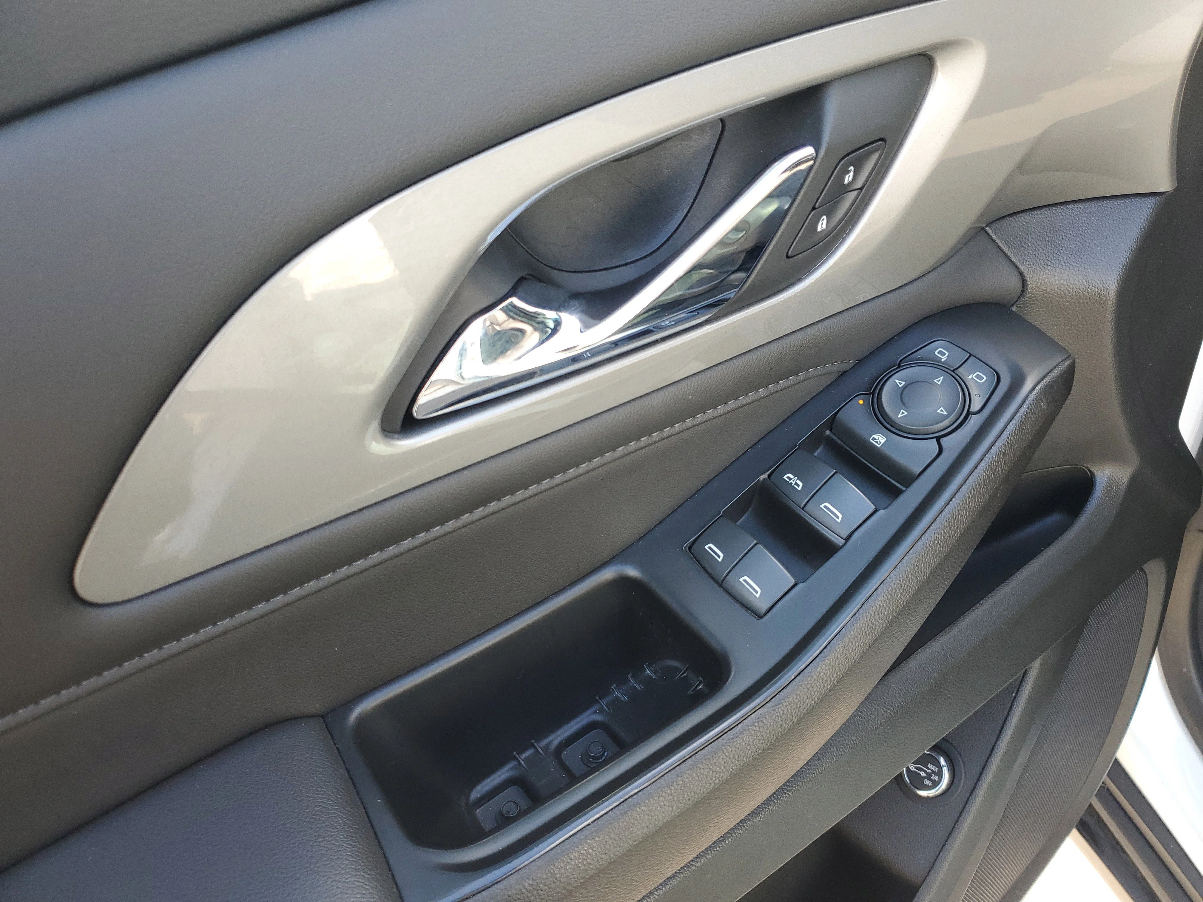 Used 2023 Summit White Chevrolet LT Cloth image 9