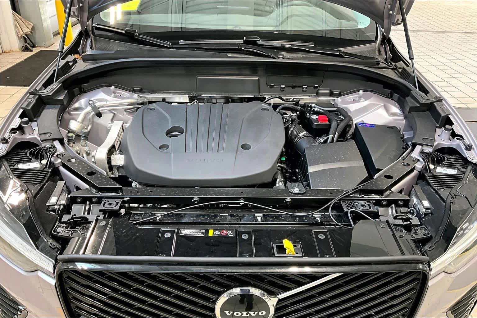 New 2026 AURORA SILVER Volvo Plus image 14