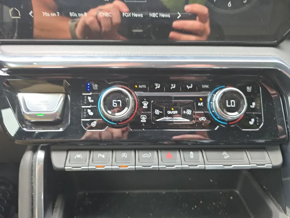Used 2025 White Frost Tricoat GMC Denali image 22
