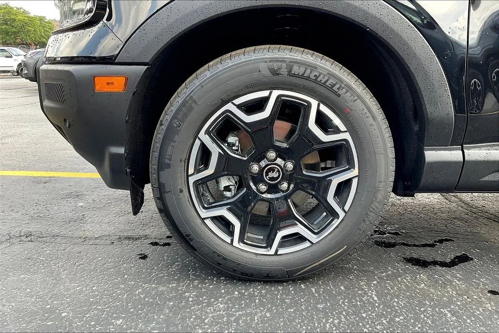 New 2025 Shadow Black Ford Outer Banks® image 4
