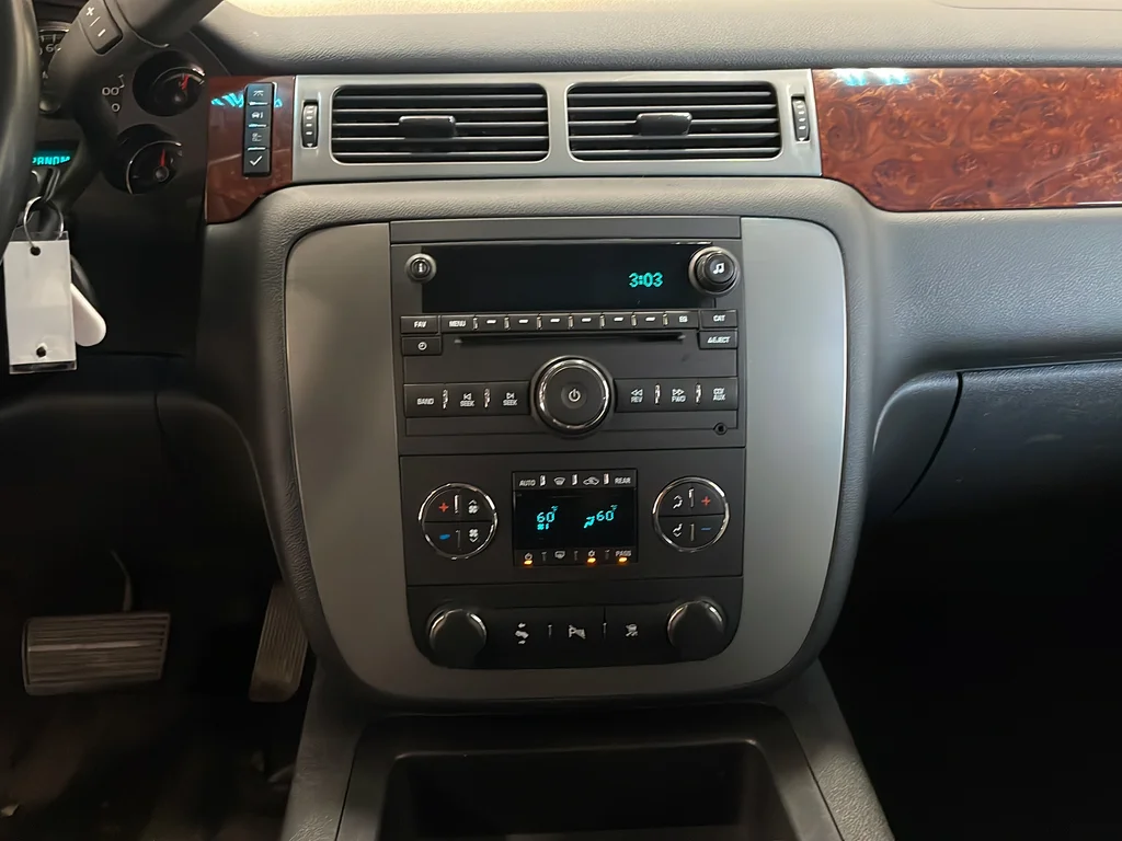 Used 2011 White GMC SLT image 20